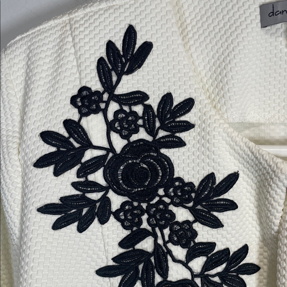 Danny & Nicole Ivory Cropped Blazer Embroidered Floral Jacket 16 - Picture 4 of 8